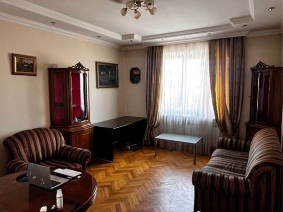Здається в оренду простора 2-кімнатна квартира по вул. Шевченка, поруч з вул. Ольги Кобилянської. Черновцы