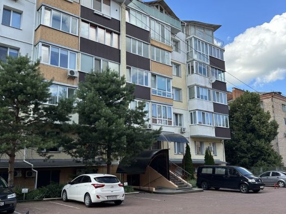 **ЦЕНТР! Оренда Великоі 1-К 88 м. в Елітному Будинку ! Красна Площа! Чернігів