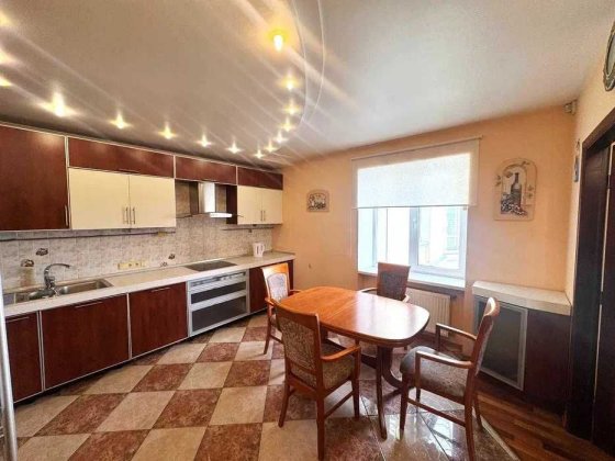пр Берестейський 103, простора 4к, м Житомирська,Святошино Киев