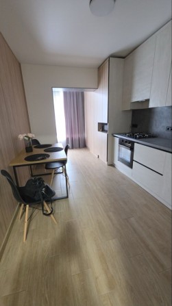 Здається в оренду  стильна 1 кім. квартира 45м2. Масани. - фото 1