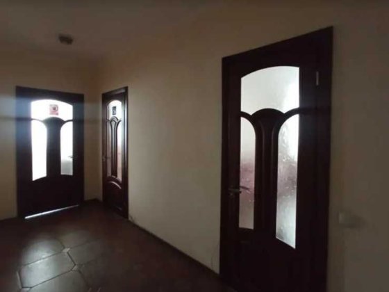 Оренда 3-х квартири,під житло,офіс,салон,105 кв,ремонт,метро,генератор