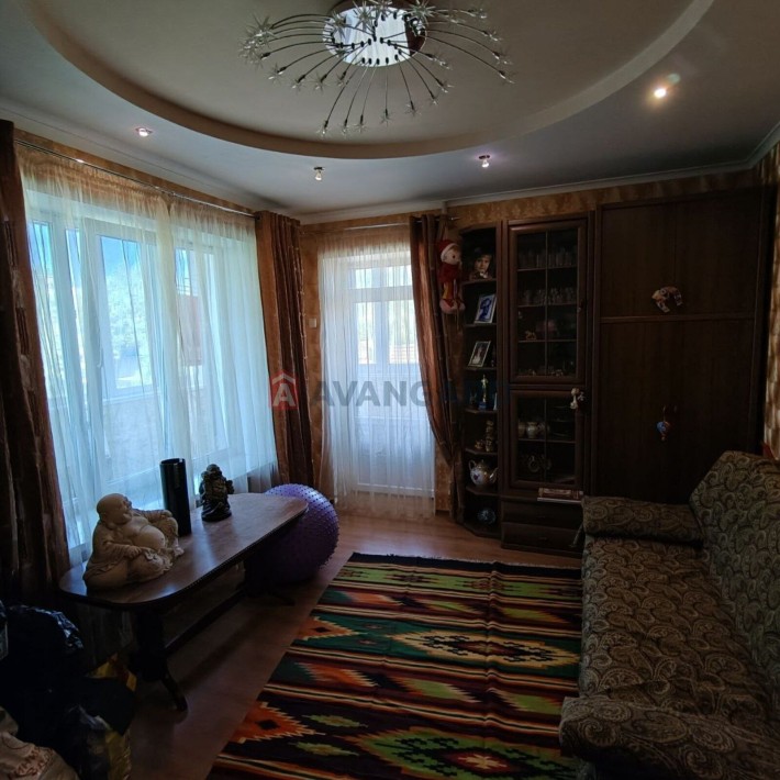 Оренда 2 кімнат по пр Моторобудівників 54. Середній поверх. - фото 1