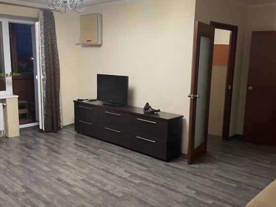 Сдам 3хком. на Янтарной,4/9эт.с ремонтом, 15000гр