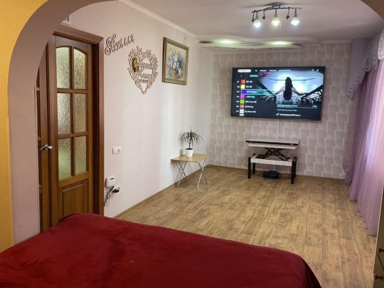 Оренда однокімнатної квартири у Комунарському р-ні (Водограйна 8) Запоріжжя