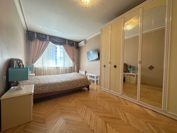 Оренда 3 кімн. квартири, вул.Старонаводницька, 4А, Печерськ, паркомісце - фото 1