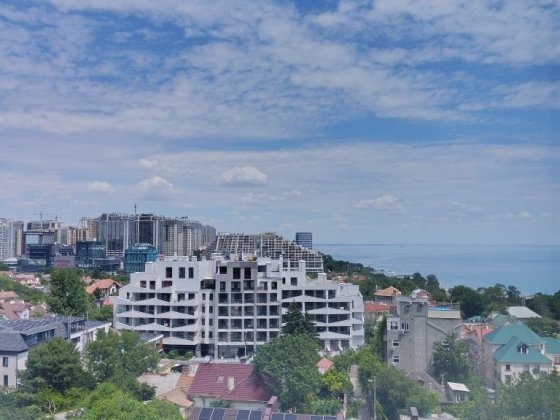 Здам довготривало простору квартиру в 27 Перлині на Каманіна. Одеса
