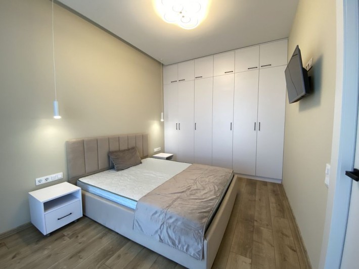 Аренда 1к квариры 46 м2  паркинг в цене ЖК Женева / Центр / Короленко - фото 1