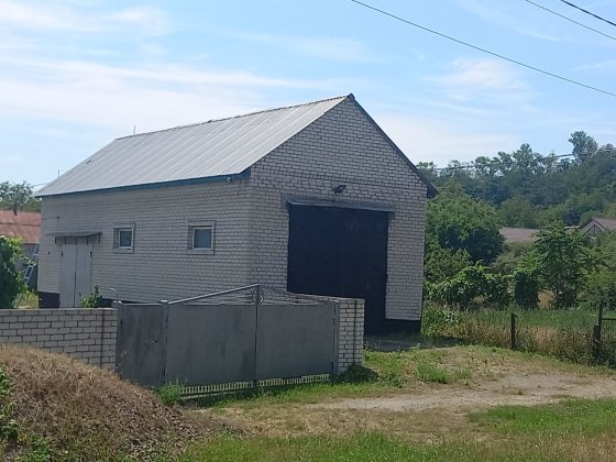 Продам кирпичный гараж Садки