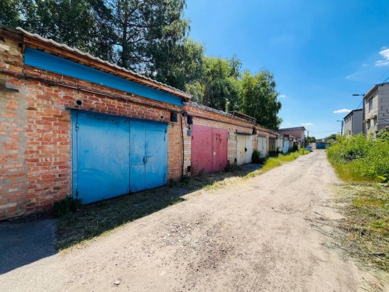 Капітальний сухий гараж у Броварах, ГК Десна 1 на Радистів! Не просто місце для авто, а готовий скла Бровары