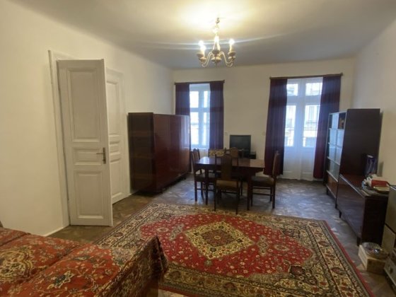 Атмосферна квартира в історичній частині Львова, збережений австрійський стиль, пічне опалення, 68 м Львів