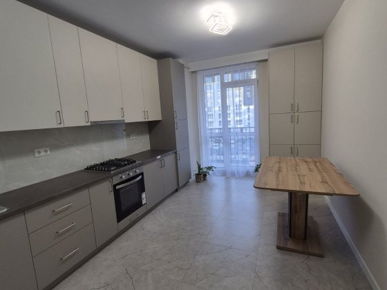 Перша здача 2кімнатної квартири на Залізничній  550$ можна на короткий термін Львів