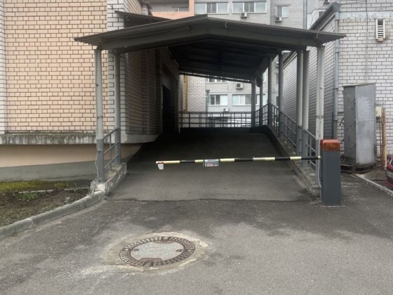 Продам парковочное место в паркинге, ул. Кедрина Дніпро