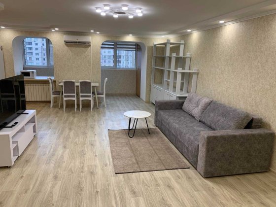 Простора 3-к студія 97 м² (кухня 48 м²) з ремонтом, Княжий Затон 14в (5 хв м. Осокорки)