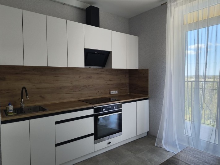 Срочно сдам Новую квартиру в ЖК"Одесские традиции", ул.Глушко 17А. Гардеробная - фото 1