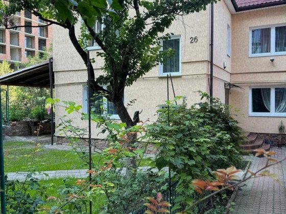 6 кімнатна квартира в 3-поверх. будинку на просп. Чорновола за Ашаном Львів