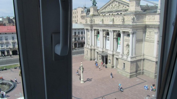 Здається квартира в центрі Львова на Проспекті Свободи - фото 1