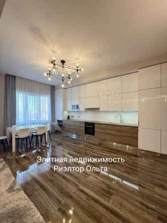 Сдам 2-ух спальную в ЖК "Ренессанс/ул.Базарная/Кировский сквер! 130 м! - фото 1