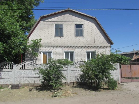 Продам цегляний будинок по вул. Миколаївській (Жовтневий р-н) або обміняю на 2-о кімнатну квартиру ( Олександрія