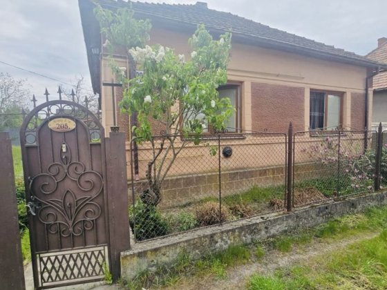 Продаж будинку в м.Берегове, 77 кв.м, 10 соток ділянки Берегово