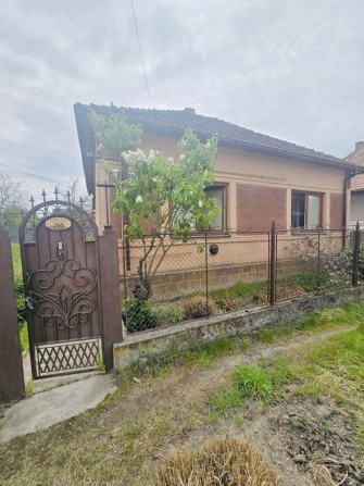 Продаж будинку в м.Берегове, 77 кв.м, 10 соток ділянки - фото 1