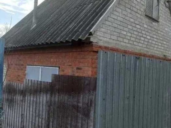Продам дом -дачу в Высоком .Участок 12 сотПечное отопление. Приват TB Высокий