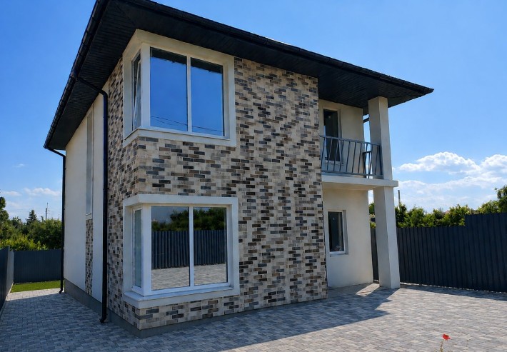 Продам будинок поряд з сучасним пляжем та зоною відпочинку біля озера! - фото 1