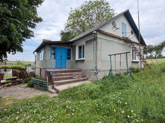 Будинок неподалік міста Дубно