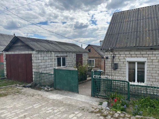 Продам житловий будинок на вул. Південній з видом на ставок Знаменка