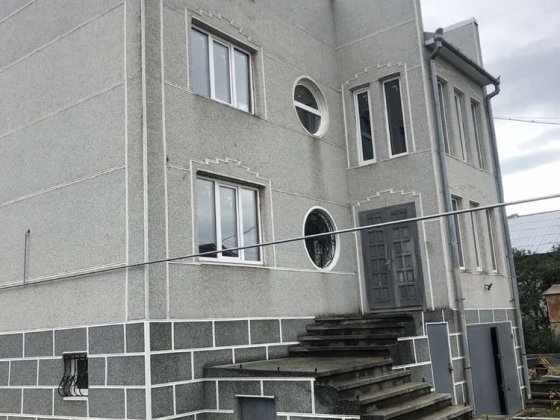 Будинок 340 м² у центрі Коломиї, 10 соток, всі комунікації, можливий обмін на Київ Коломия
