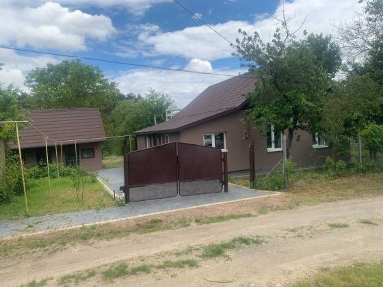 Продається будинок на березі річки. Коростень