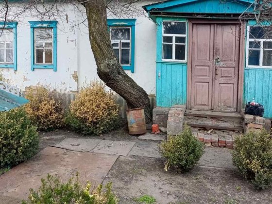 Продам будинок та окрему земельну ділянку в селі підлипне, Конотопського району. Конотоп