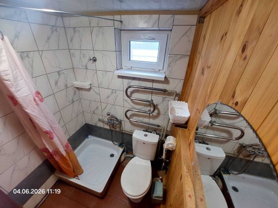 частина будинку в районі базару. Терміново. торг. Коростишів