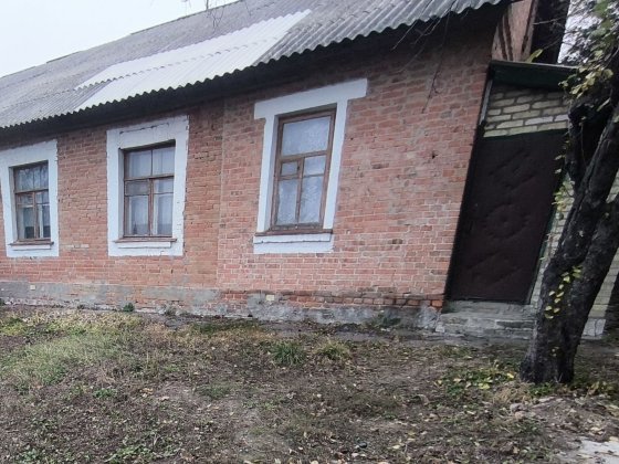 Продаж будинку в Лубнах (р-н Військове містечко вул. Першотравнева), 5 соток, поруч річка та центр Лубны