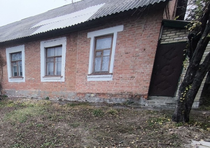 Продаж будинку в Лубнах (р-н Військове містечко вул. Першотравнева), 5 соток, поруч річка та центр - фото 1