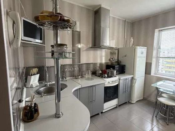 Продається 3-кімнатна квартира Дарницький район, вул. Тростянецька, 8б Київ