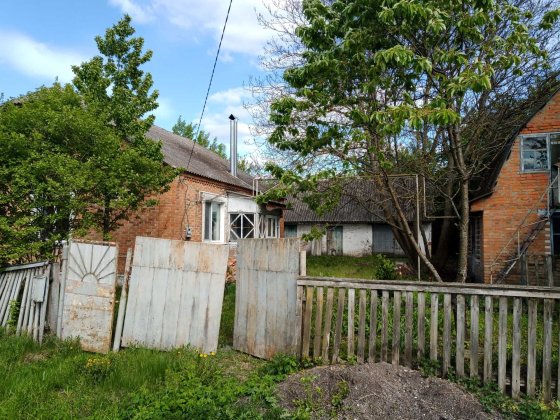 Продається приватний будинок з ділянкою в с.Вовківці Ромни