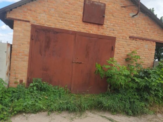 Продам частину будинку з гаражем Ромни