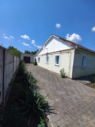 Продам будинок вiд власника у Славутi - фото 1