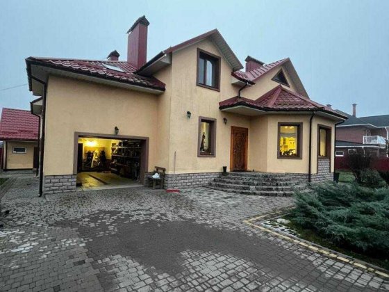 Продам цегляний будинок в м. Вінниця район Перемички. Загальною площею разом з гаражем 267,6 кв. м. Агрономичное