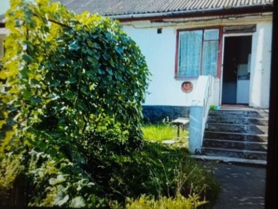 Продам будинок ,всі питання по телефону Гайсин
