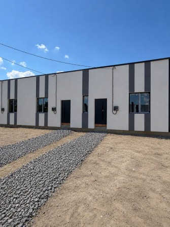 Кутовий двокімнатний таунхаус у Стрижавці з великою земельною ділянкою! - фото 1