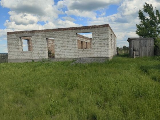 Незавершене будівництво та земельна ділянка 10 соток Ладыжин