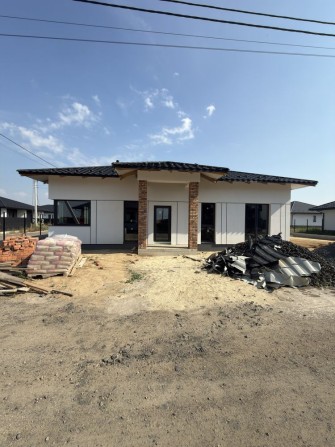ПРОДАЖ якісно збудованого будинку в с. Струмівка біля Луцька - фото 1
