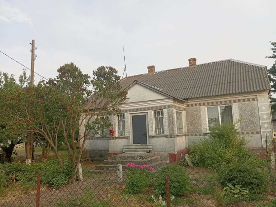 Продамо будинок в с. Романівка з надвірними спорудами, садком, городами! Иваничи