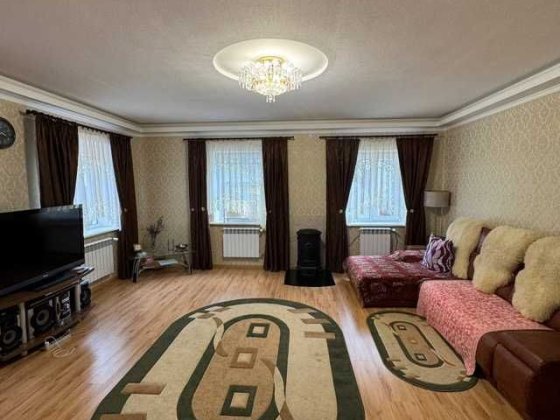 Продам  будинок  м. Підгородне  вул. Ульянова  поруч річка Кільчень . Підгородне