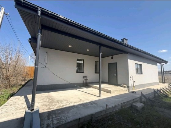 Продам новый дом с ремонтом  в с.Обуховка (100 м.до леса) Обуховка
