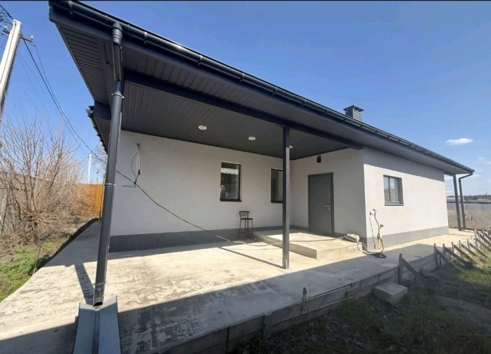 Продам новый дом с ремонтом  в с.Обуховка (100 м.до леса) - фото 1