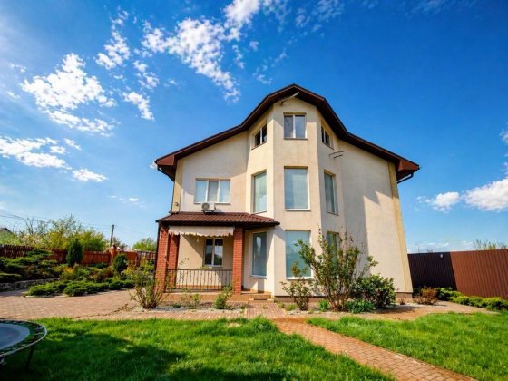 Продам шикарный просторный дом Новоселівка