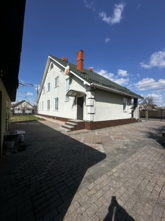 Продам чудовий будинок з приміщенням клініки в смт. Хорошів - фото 1
