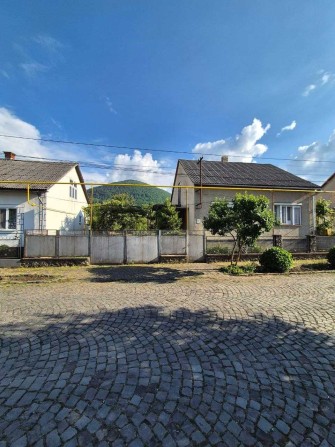 Продається капітальний цегляний будинок з літньою кухнею та великою ділянкою у м. Тячів - фото 1